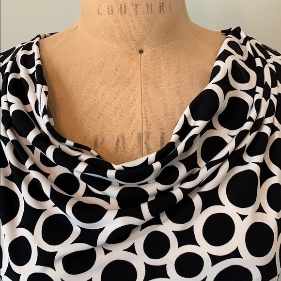 Calvin Klein Geometric Sleeveless Top - Picture 3 of 6